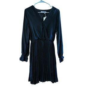 Black Dress  V-neck Cross Over Top Pleated Sz Small‎ NWT
